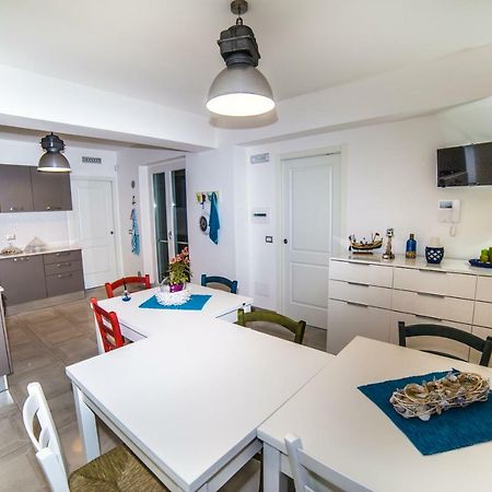 B&B A Due Passi Dal Mare Катона Экстерьер фото