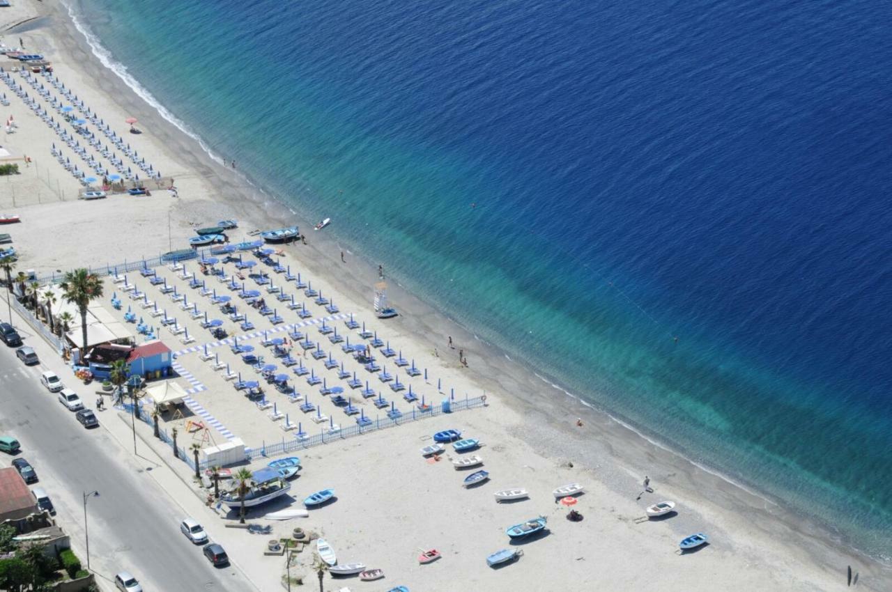 B&B A Due Passi Dal Mare Катона Экстерьер фото