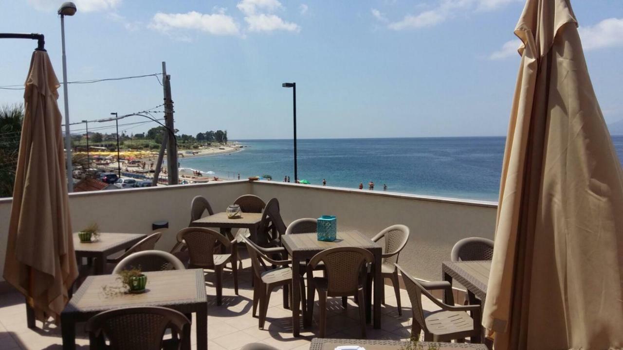 B&B A Due Passi Dal Mare Катона Экстерьер фото