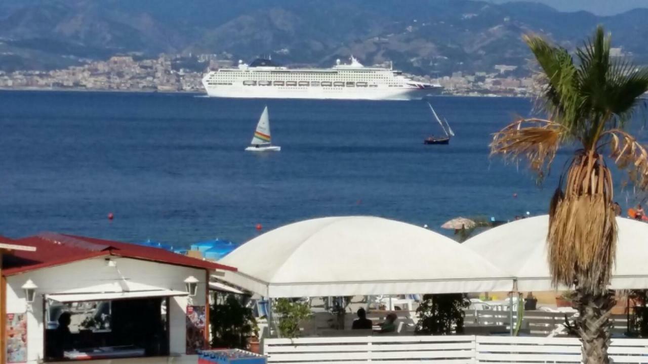 B&B A Due Passi Dal Mare Катона Экстерьер фото
