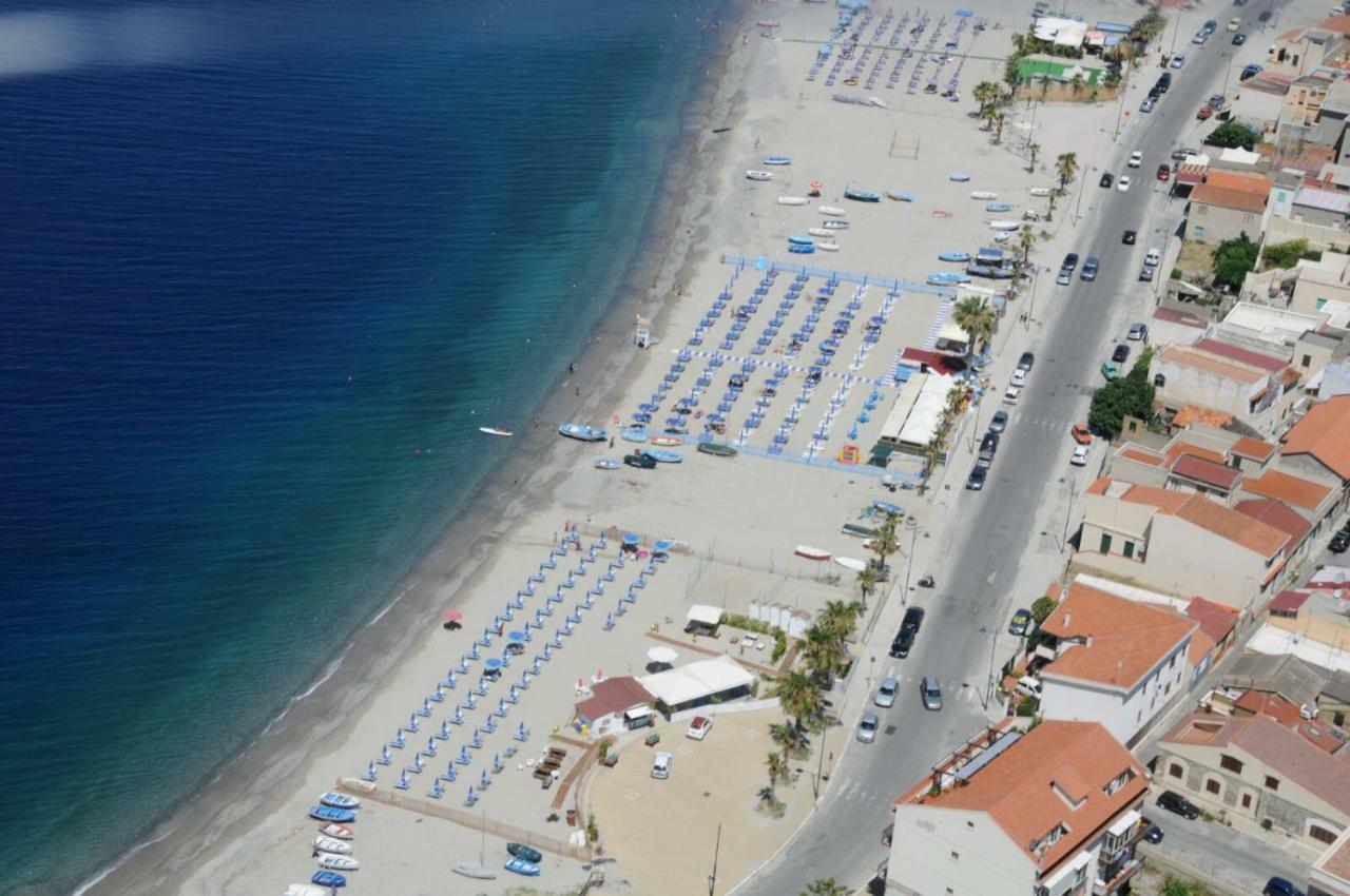 B&B A Due Passi Dal Mare Катона Экстерьер фото