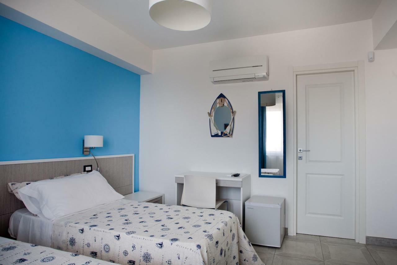 B&B A Due Passi Dal Mare Катона Экстерьер фото