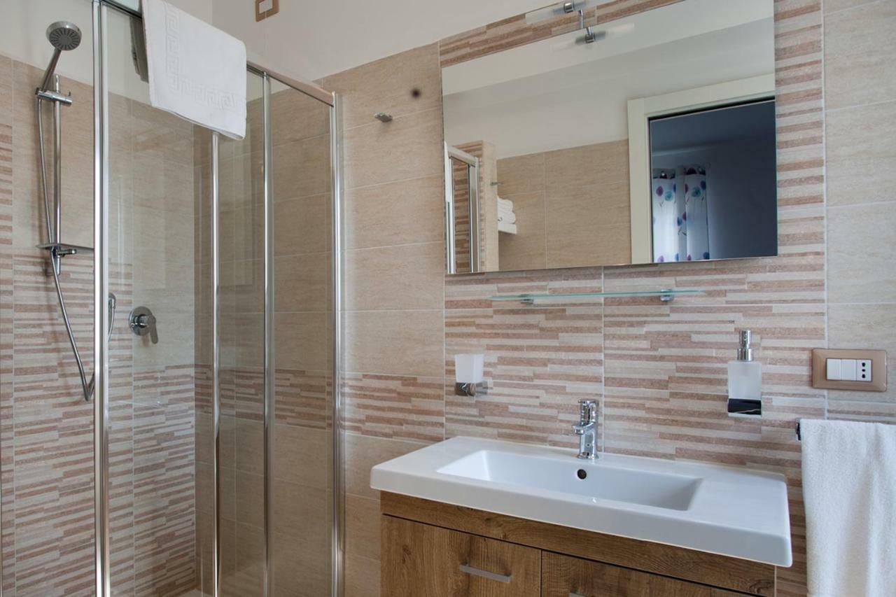 B&B A Due Passi Dal Mare Катона Экстерьер фото