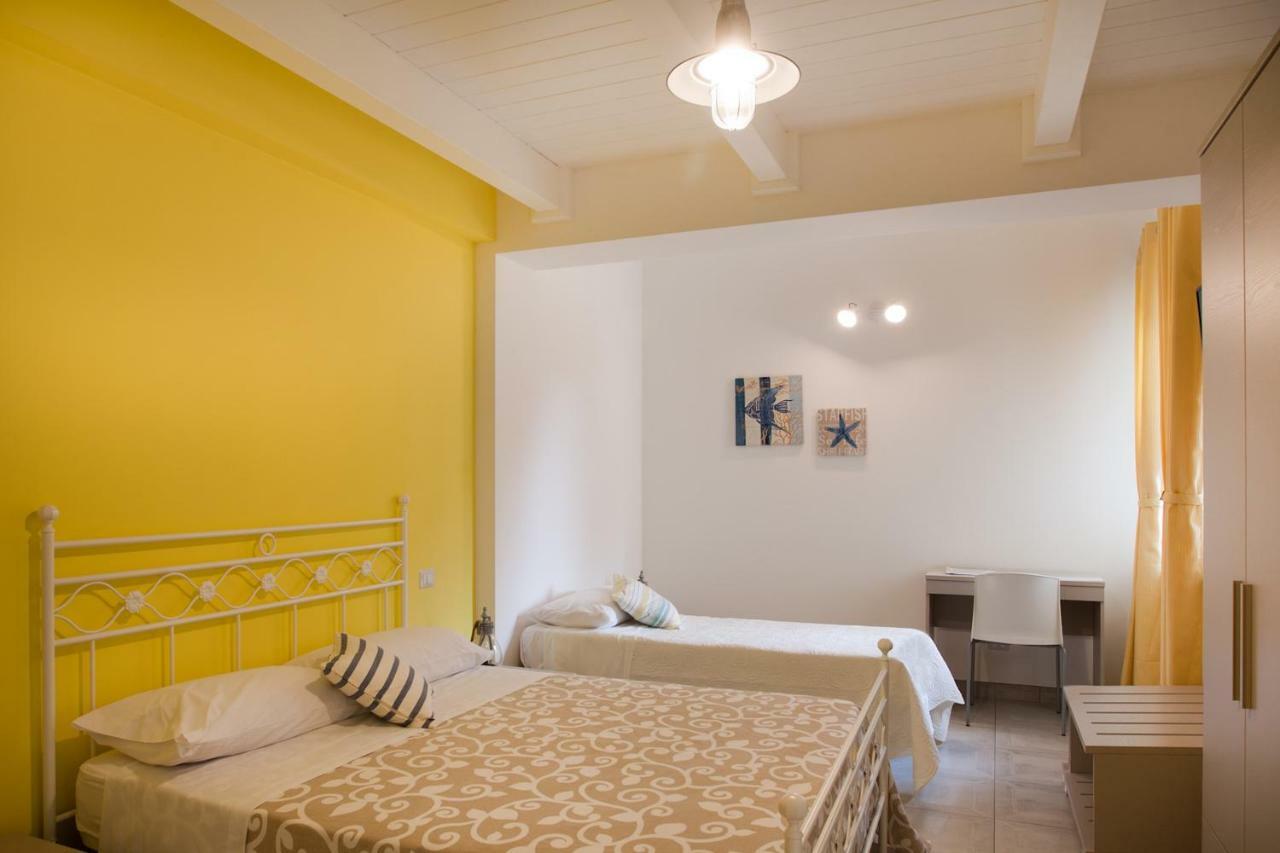 B&B A Due Passi Dal Mare Катона Экстерьер фото