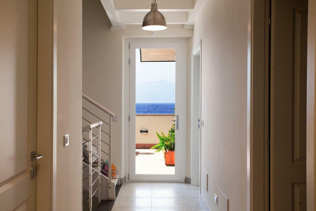 B&B A Due Passi Dal Mare Катона Экстерьер фото